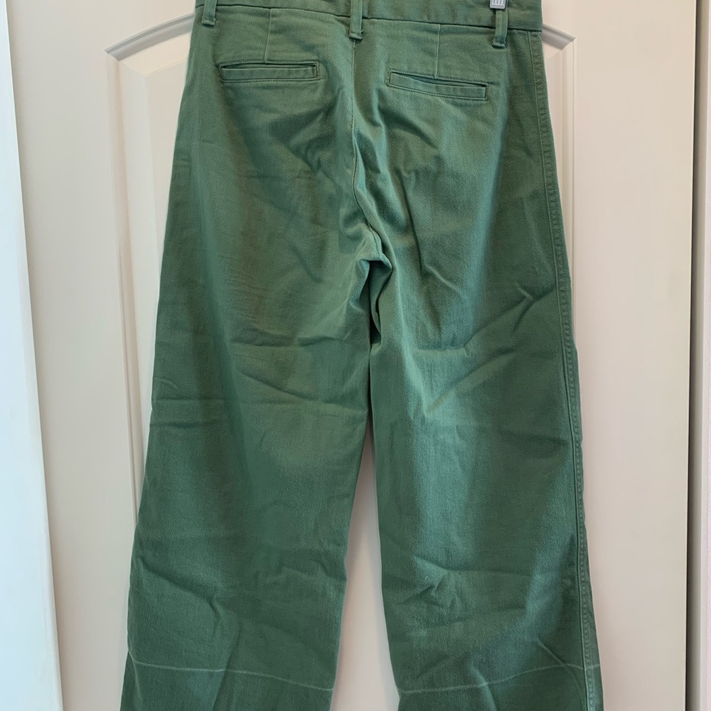 GAP wide-leg crop pant in olive green, rough hem. Size 2.